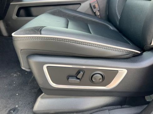 New 2026 RAM 1500 Laramie AWD/4WD image 12