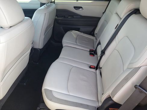 Used 2023 Nissan Pathfinder SL AWD/4WD image 19