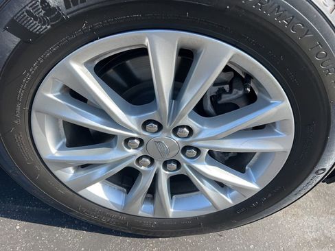 Certified 2023 Cadillac XT5 Luxury w/ LPO, Floor Liner Package AWD/4WD image 23