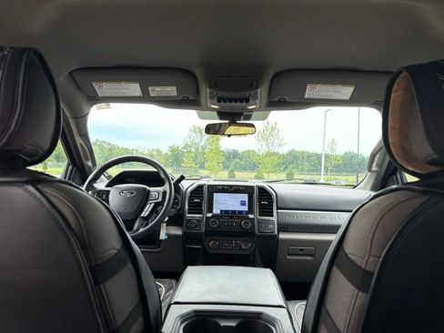 Used 2022 Ford F250 XLT w/ XLT Premium Package AWD/4WD image 16