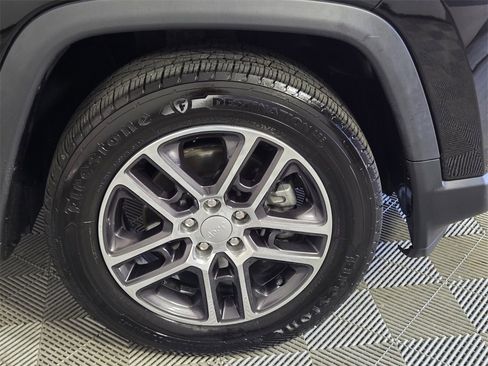 Used 2018 Jeep Compass Latitude image 19