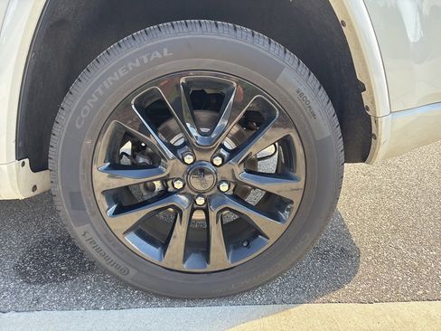 Used 2019 Jeep Grand Cherokee Altitude image 13