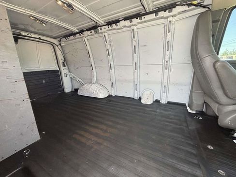 Used 2019 Chevrolet Express 3500 w/ Driver Convenience Package RWD image 11
