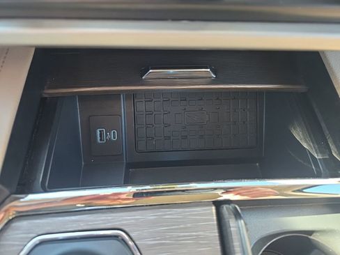 Used 2024 Ford Expedition Limited image 21