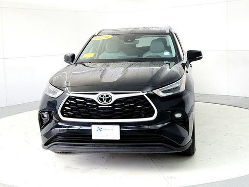 Certified 2024 Toyota Highlander XLE AWD/4WD image 2