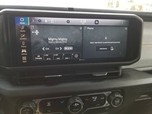 Used 2024 Jeep Wrangler Sport AWD/4WD image 18