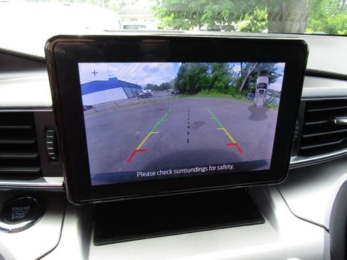 Used 2022 Ford Explorer XLT AWD/4WD image 13