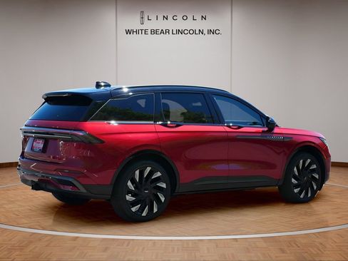 Used 2025 Lincoln Nautilus Reserve AWD/4WD image 5