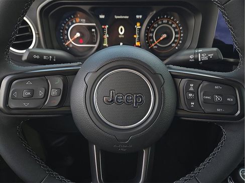 New 2025 Jeep Gladiator Sport image 19