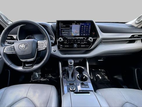 Used 2022 Toyota Highlander Limited AWD/4WD image 16