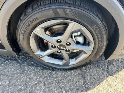 Used 2025 Kia K4 FWD image 24