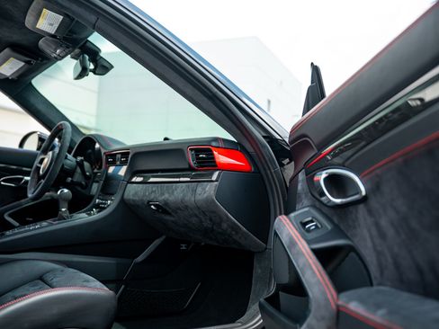 Used 2018 Porsche 911 GT3 RWD image 16