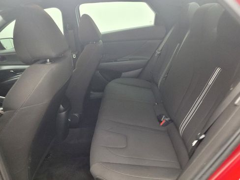 Used 2025 Hyundai Elantra Sport FWD image 18