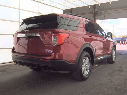 Used 2021 Ford Explorer XLT image 6