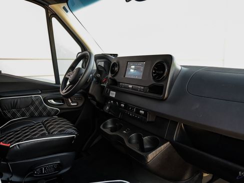 Used 2021 Mercedes-Benz Sprinter 3500 w/ Comfort Plus Package image 39