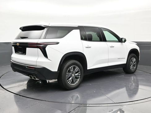 Used 2024 Chevrolet Traverse LS FWD image 5