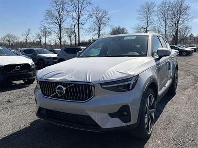 New 2025 Volvo XC40 B5 Ultra w/ Climate Package