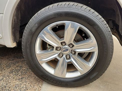Used 2019 Ford F150 Platinum w/ Equipment Group 701A Luxury AWD/4WD image 5