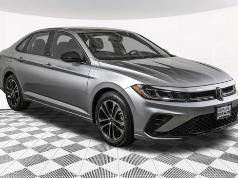 Used 2025 Volkswagen Jetta Sport FWD image 11