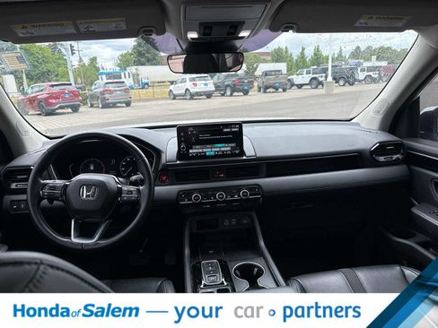 Used 2023 Honda Pilot Touring image 10