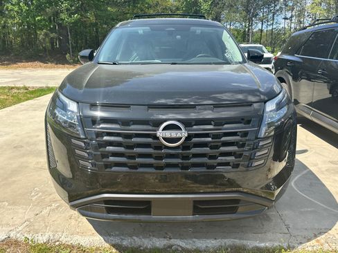 New 2026 Nissan Pathfinder SV w/ SV Premium Package FWD image 2