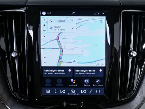 Certified 2024 Volvo XC60 B5 Plus AWD/4WD image 16