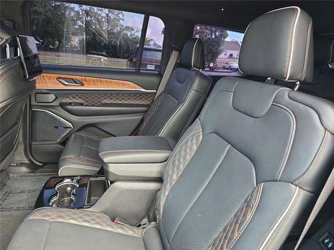 Used 2023 Jeep Grand Cherokee L Summit AWD/4WD image 18