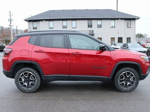 Used 2025 Jeep Compass Trailhawk w/ Trailhawk Elite Group image 6