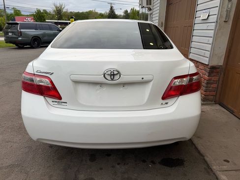 Used 2009 Toyota Camry LE FWD image 4