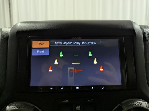 Used 2018 Jeep Wrangler Unlimited Sahara AWD/4WD image 20
