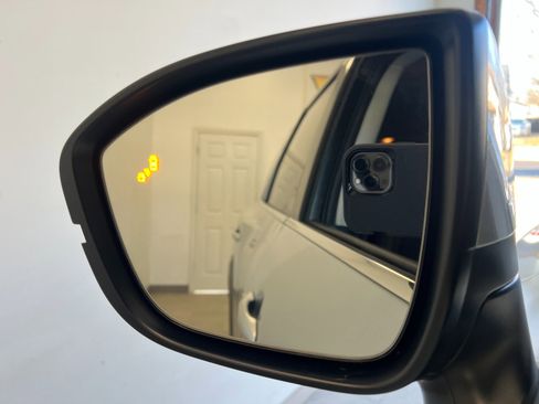 Used 2025 Nissan Pathfinder SL image 65