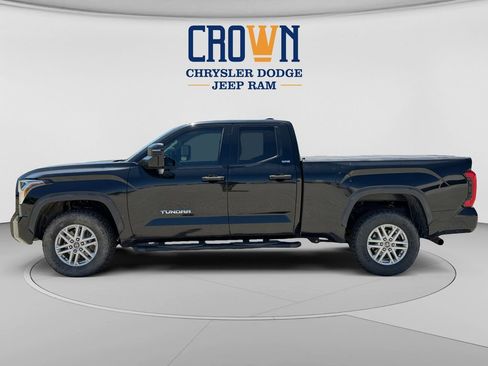 Used 2022 Toyota Tundra SR5 w/ SR5 Convenience Package AWD/4WD image 6