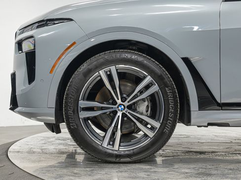Used 2024 BMW X7 xDrive40i w/ M Sport Package AWD/4WD image 3