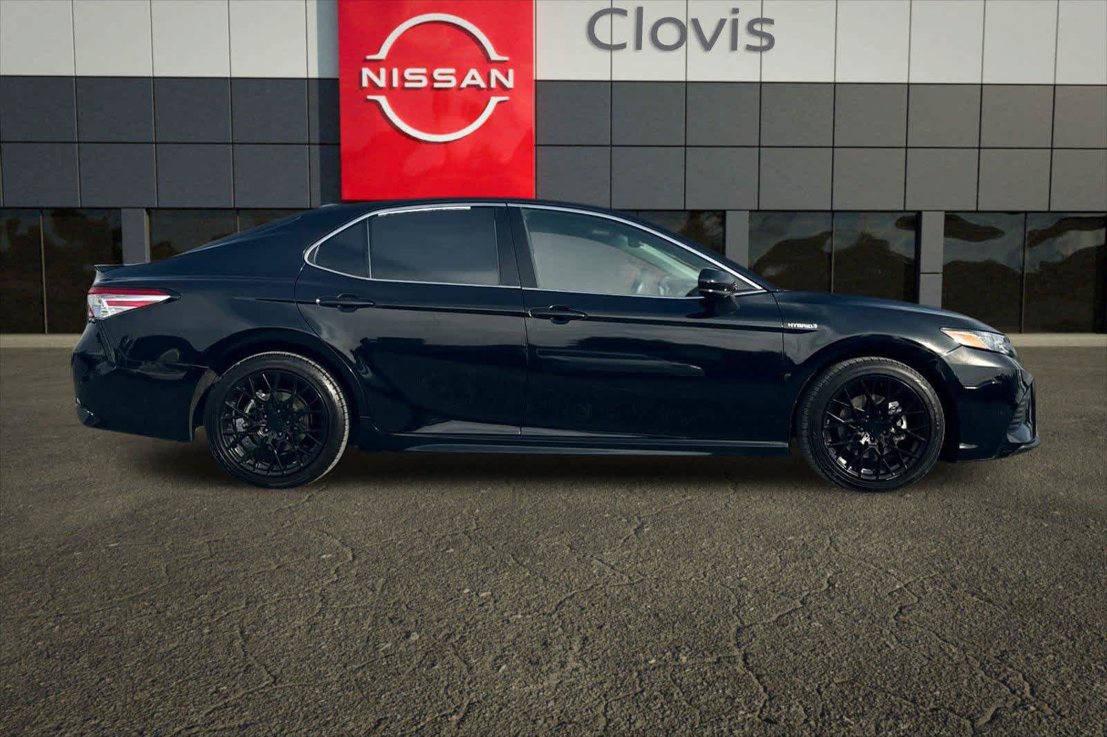 Used 2020 Toyota Camry SE FWD image 8