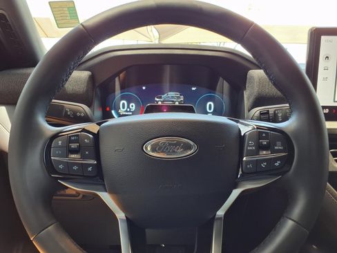 Certified 2025 Ford Explorer Platinum RWD image 25