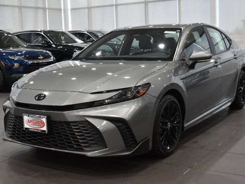 Used 2025 Toyota Camry SE image 7