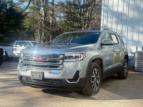 Used 2023 GMC Acadia SLE w/ Driver Convenience Package image 3