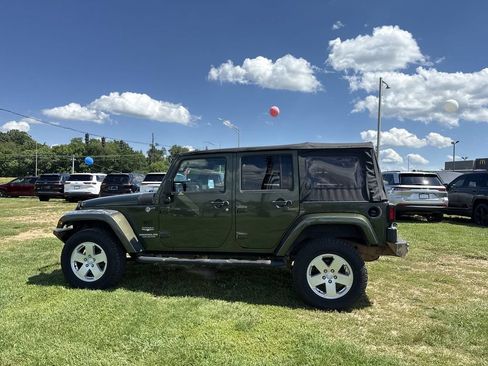 Used 2009 Jeep Wrangler Unlimited Sahara AWD/4WD image 11