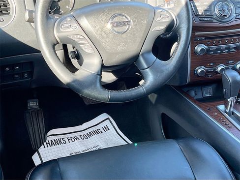 Used 2020 Nissan Pathfinder Platinum image 24
