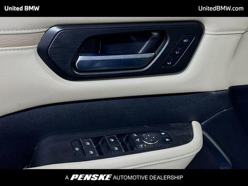 Used 2025 Nissan Armada Platinum RWD image 3