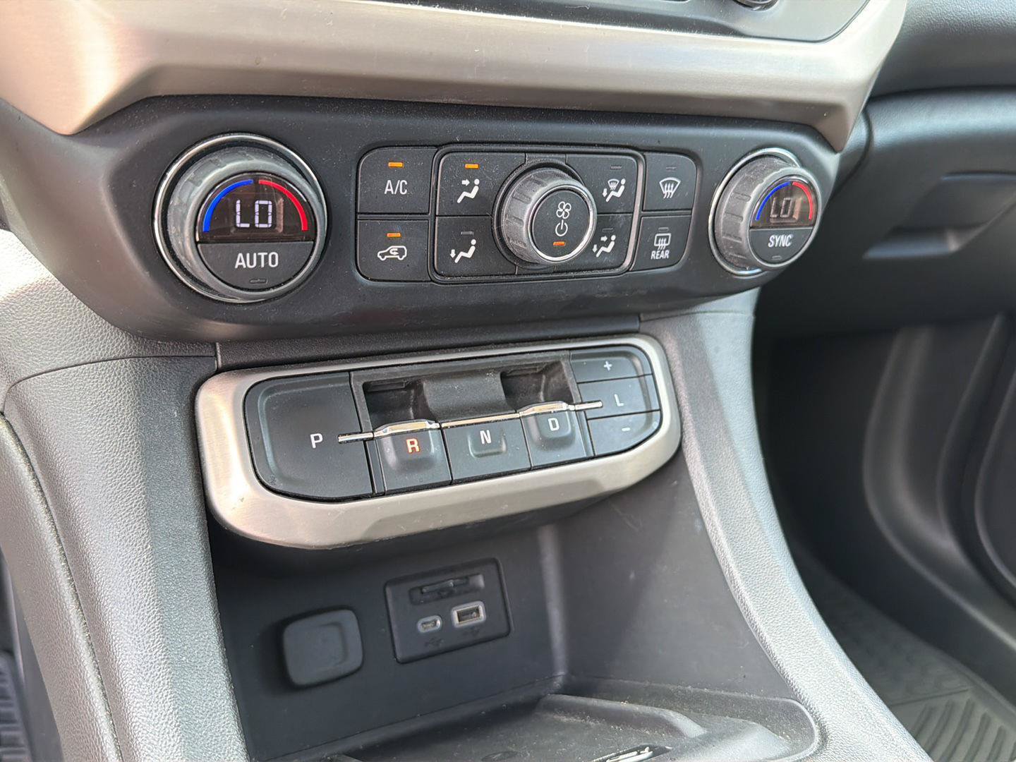 Used 2021 GMC Acadia Denali w/ Denali Ultimate Package AWD/4WD image 28