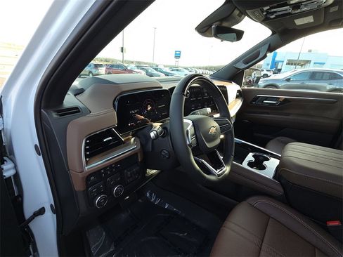 New 2026 Chevrolet Suburban High Country image 14