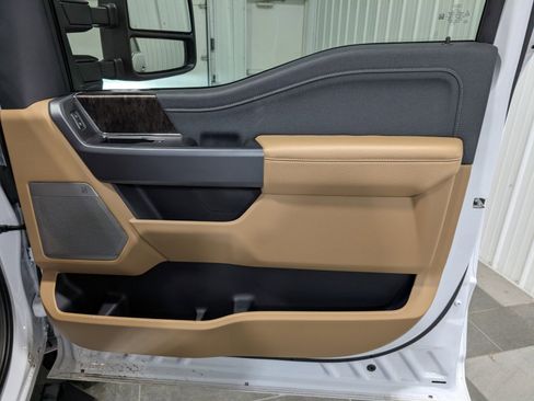 Used 2024 Ford F250 Lariat w/ Chrome Package image 30