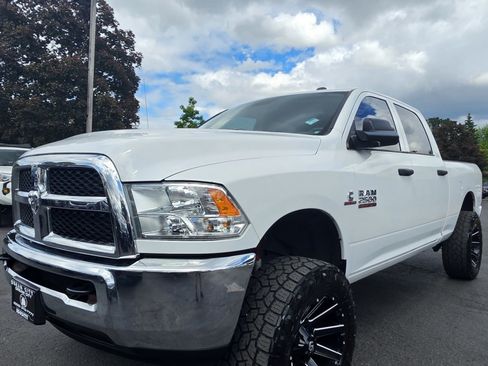Used 2018 RAM 2500 Tradesman w/ Chrome Appearance Group AWD/4WD image 4