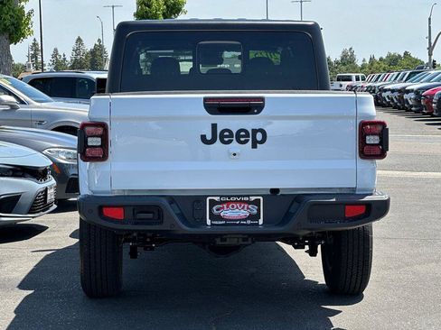 New 2025 Jeep Gladiator Sport image 5