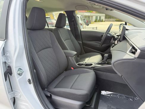 Used 2025 Toyota Corolla LE w/ LE Premium Package FWD image 10