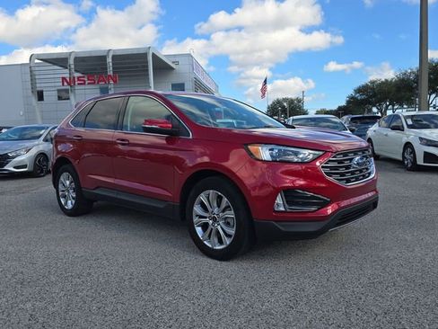 Used 2024 Ford Edge Titanium image 2