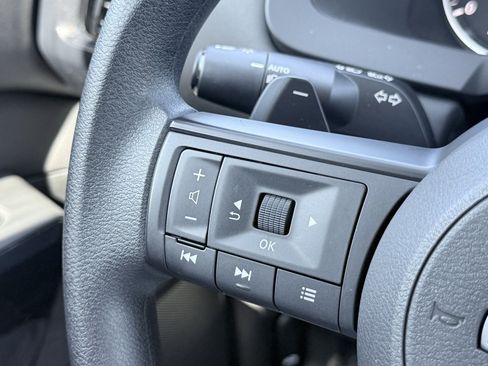 Used 2025 Nissan Pathfinder S FWD image 64