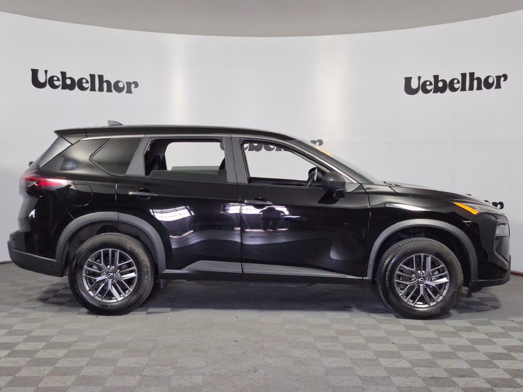Used 2024 Nissan Rogue S AWD/4WD image 8