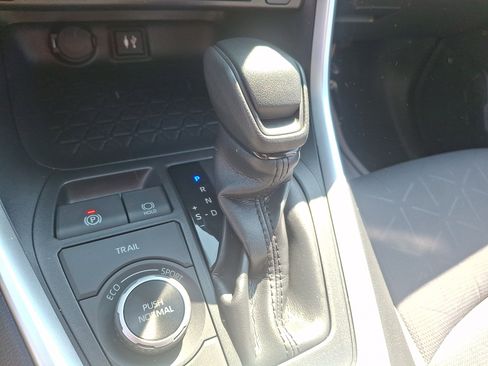 Used 2019 Toyota RAV4 XLE w/ Convenience Package AWD/4WD image 15